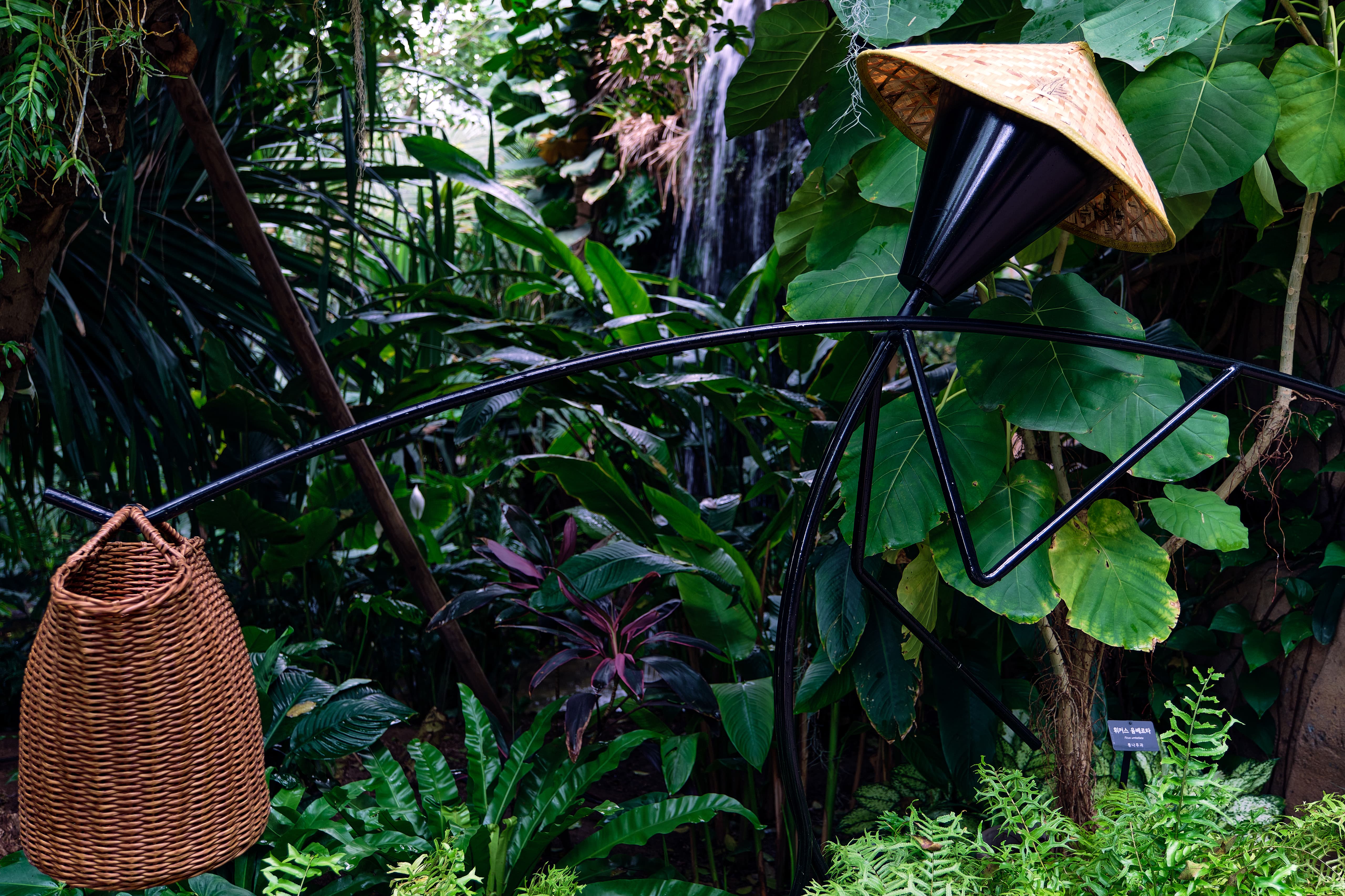 Sculpture of a person with a hat carrying a basket